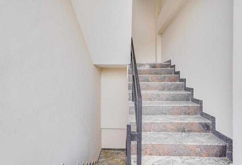 Отель O Golden Stay Inn