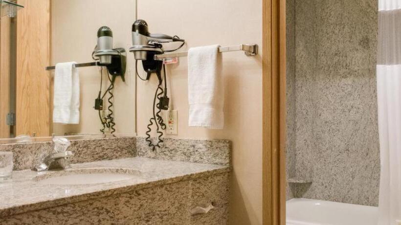 هتل Promenade Inn & Suites Oceanfront