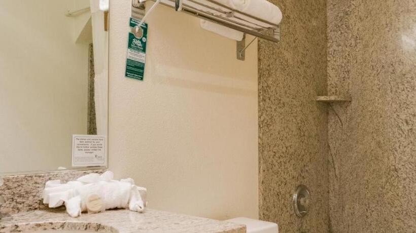 هتل Promenade Inn & Suites Oceanfront