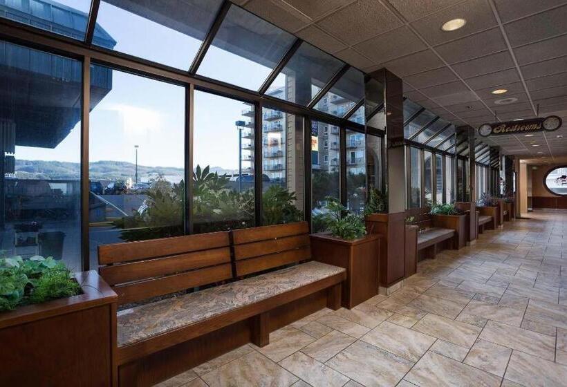 هتل Promenade Inn & Suites Oceanfront