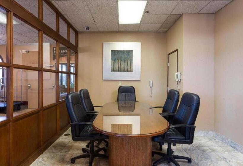 هتل Promenade Inn & Suites Oceanfront