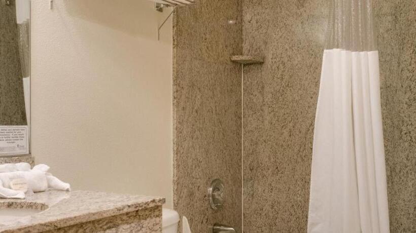 هتل Promenade Inn & Suites Oceanfront