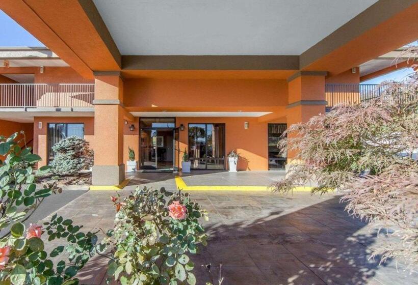 فندق Quality Inn Downtown