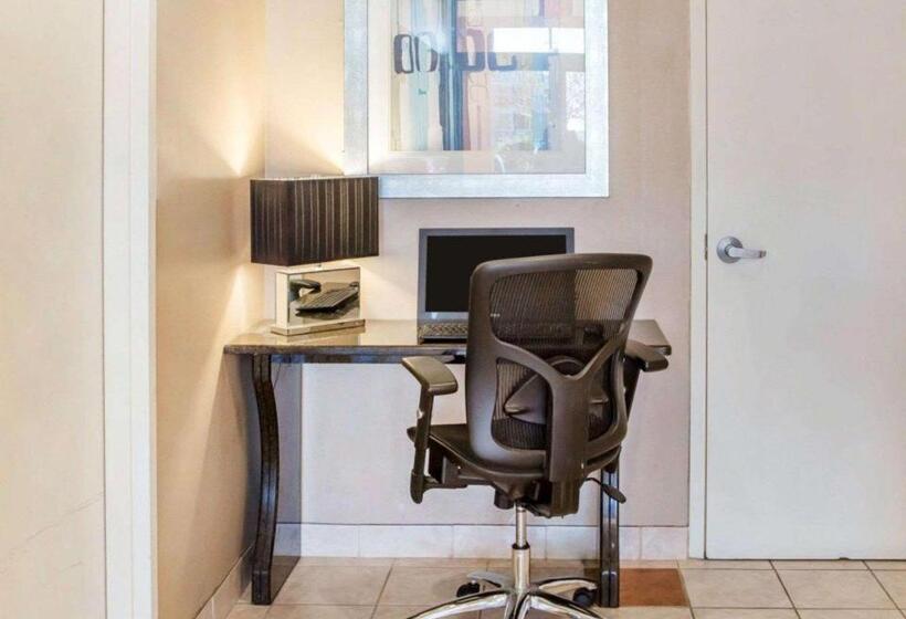 فندق Quality Inn Downtown