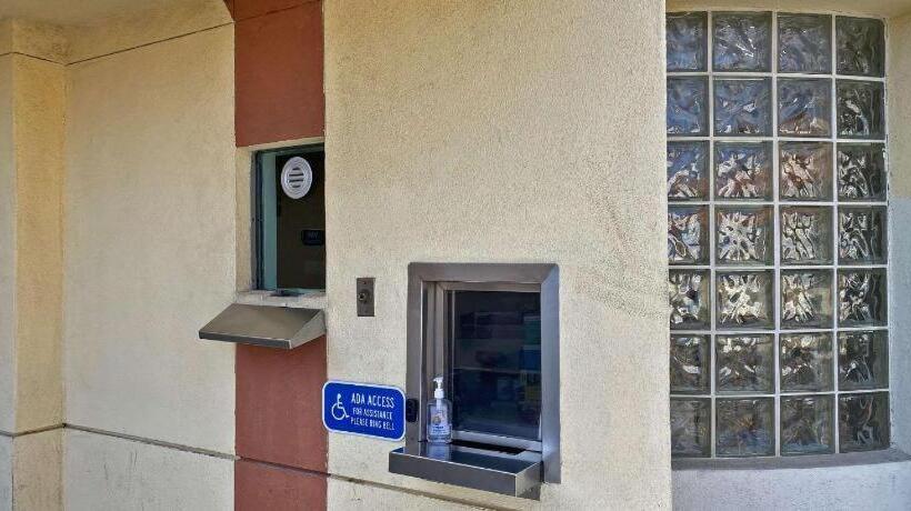 Отель Rodeway Inn