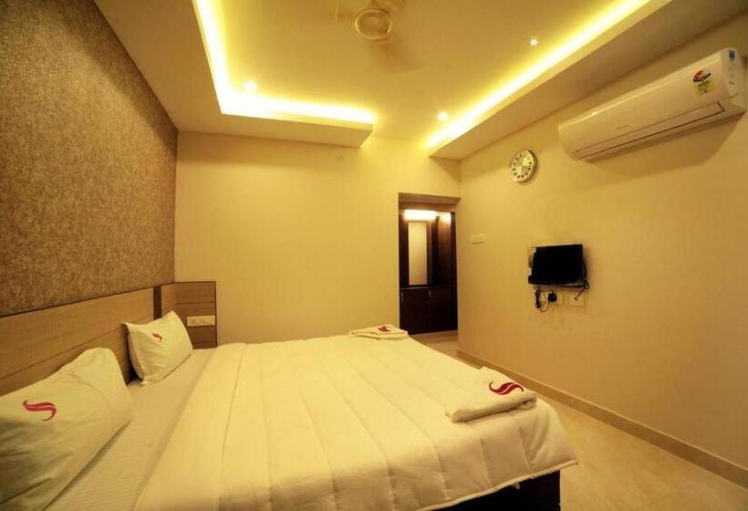 Hotel Sathyaa Grand Inn