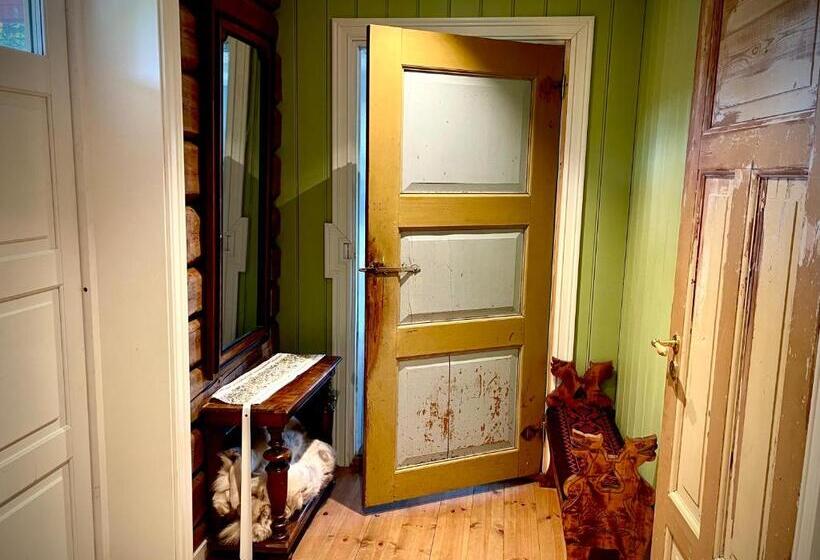 فندق Smedja Overnatting Og Ysteri