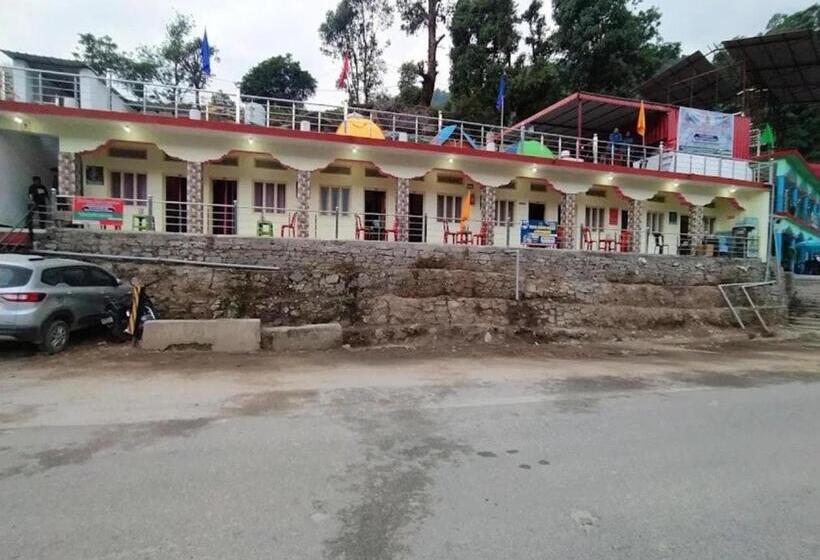 酒店 Surya Palace & Restaurant