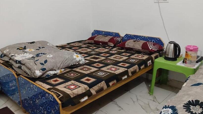 酒店 Surya Palace & Restaurant