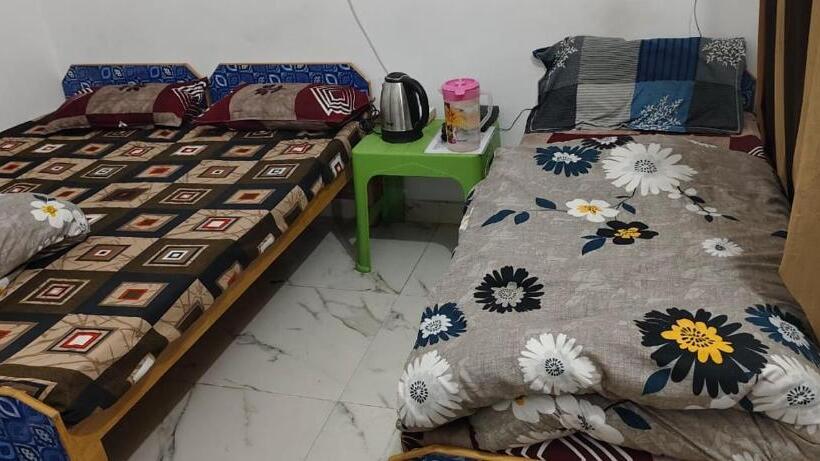 酒店 Surya Palace & Restaurant