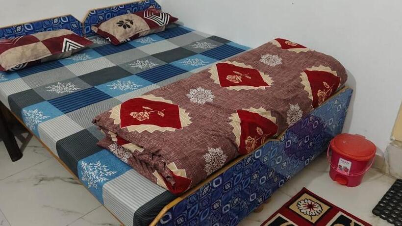 酒店 Surya Palace & Restaurant