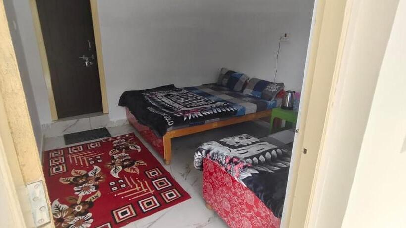 酒店 Surya Palace & Restaurant