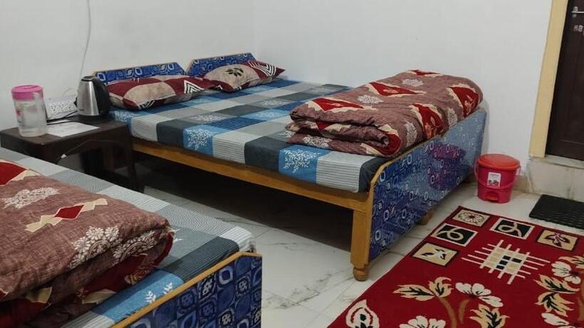 酒店 Surya Palace & Restaurant