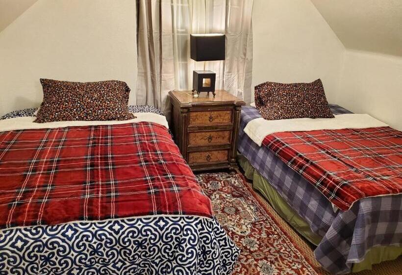 בית מלון כפרי The Treetop Terrace At The Historic Arrowhead Lodge