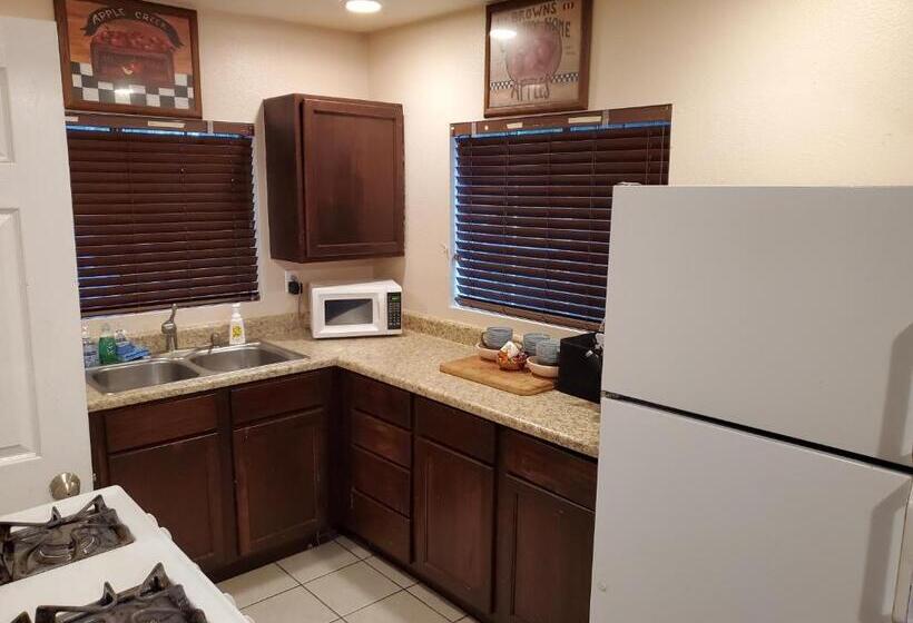 בית מלון כפרי The Treetop Terrace At The Historic Arrowhead Lodge