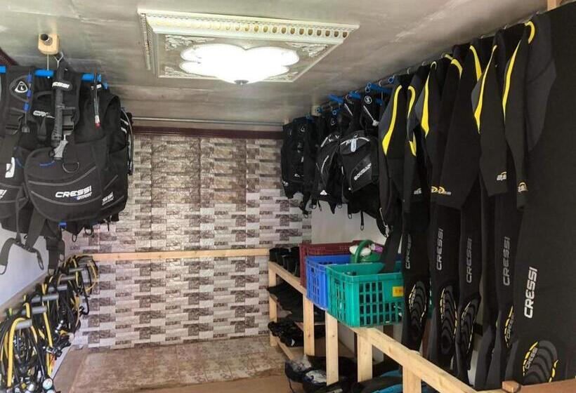 Malapascua Divergems Hostel And Diving Center