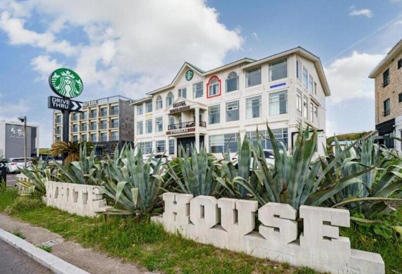 モーテル Whitehouse