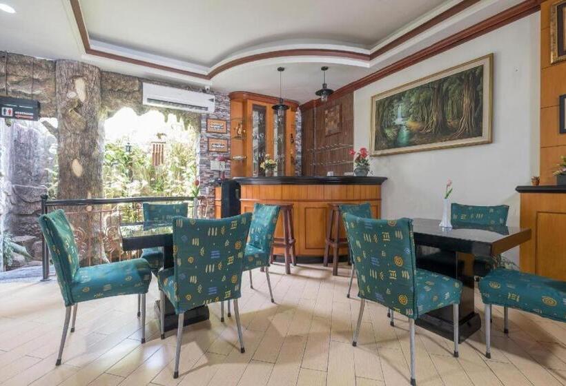 Oyo 1090 Hotel Anging Mammiri Makassar