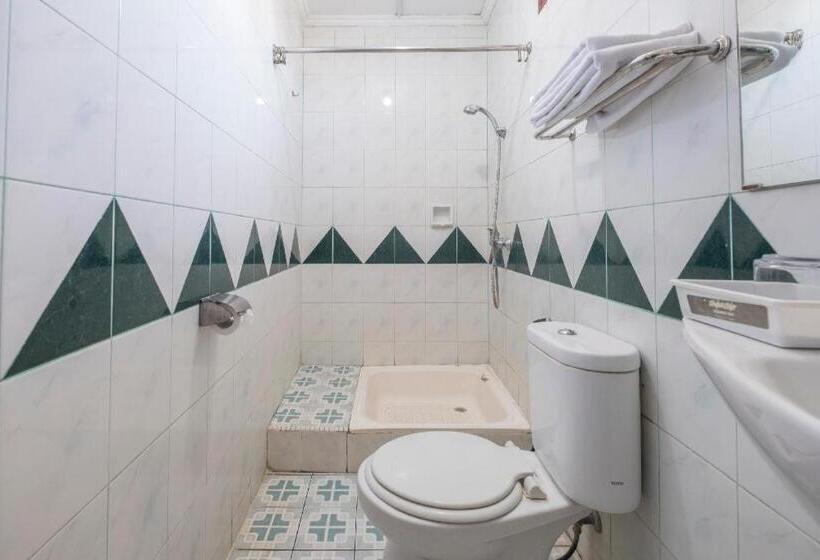 Oyo 1090 Hotel Anging Mammiri Makassar