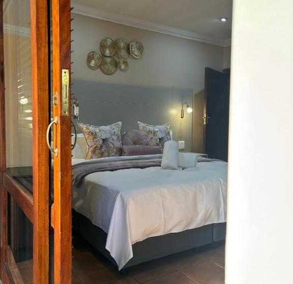 Пансион Accommodation Bedfordview   Hethersett Guesthouse