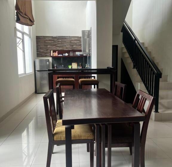 פנסיון Alergia Villa