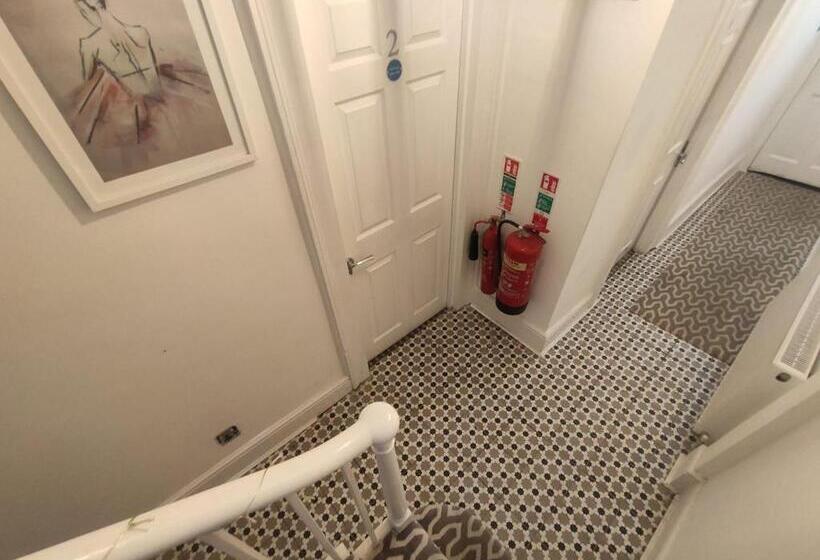 بنسيون Edwin House