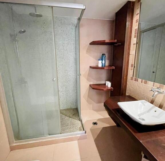 Pensjonat Ensuite Double Room With Balcony In Shared Apartment In Center Of Santa Eularia With Sea View And Cl