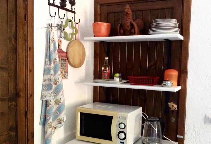 פנסיון Happy Room With Garden And Terrace