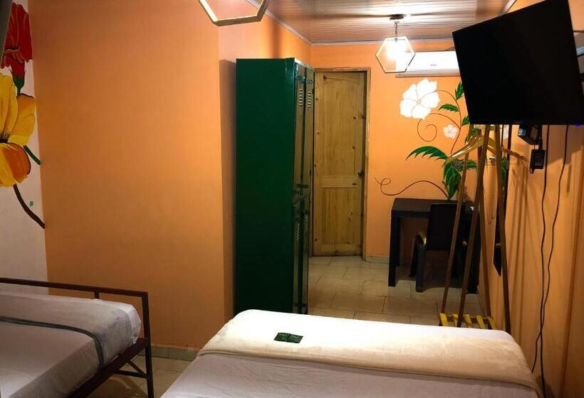 بنسيون Hostal Síndigo