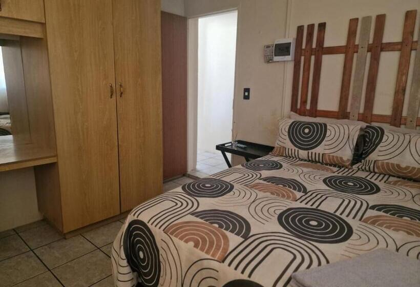 פנסיון Imvunge Villa & Venue