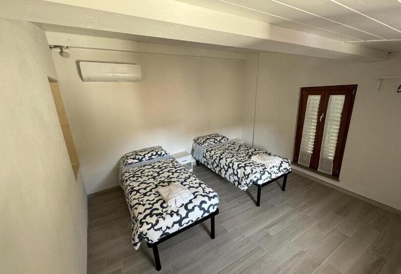 פנסיון La Piazzetta   Affittacamere