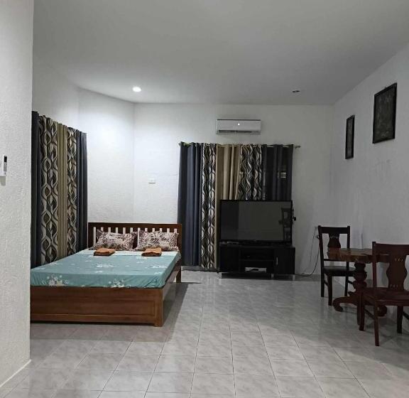 پانسیون Michael S Apartment 2