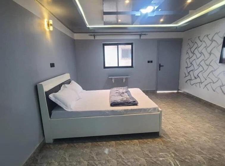 פנסיון Ndouha House