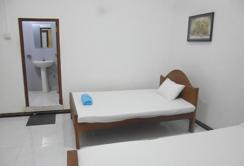 ペンション Queens Hotel Anuradhapura