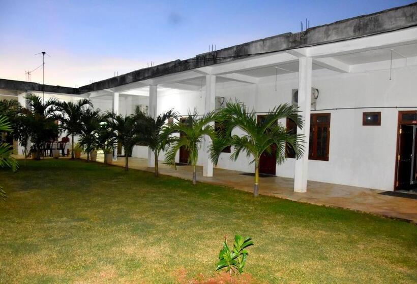 ペンション Queens Hotel Anuradhapura