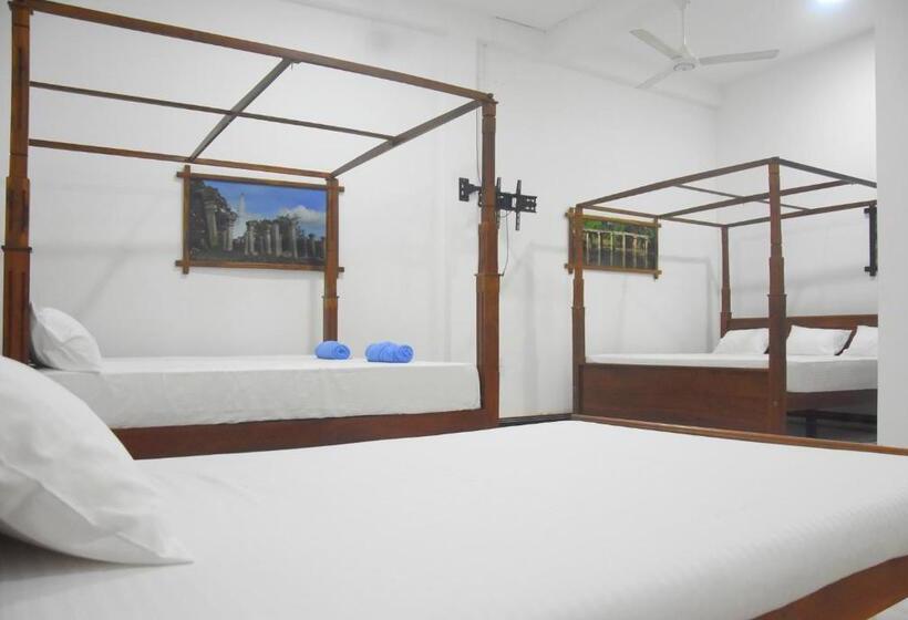 ペンション Queens Hotel Anuradhapura