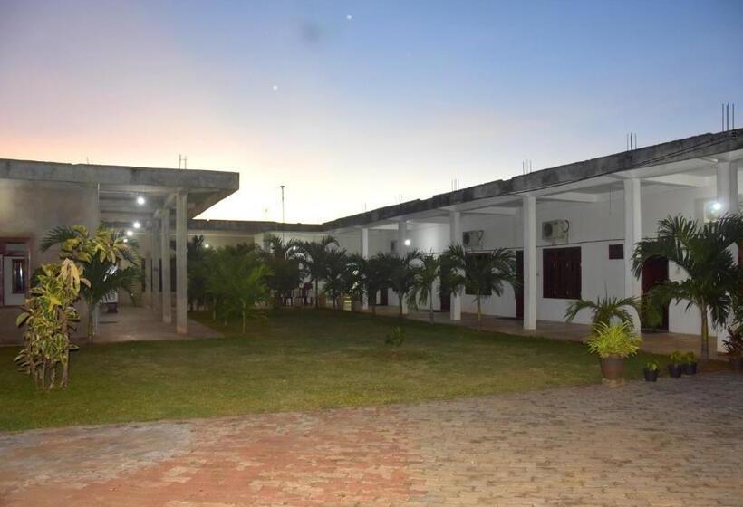 ペンション Queens Hotel Anuradhapura