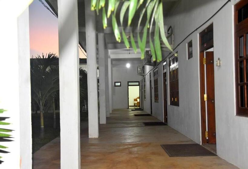 ペンション Queens Hotel Anuradhapura