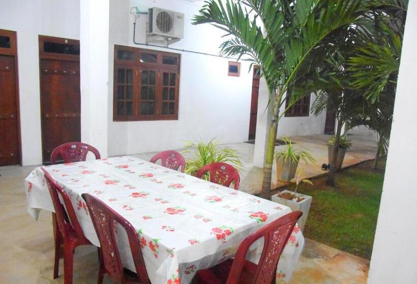 ペンション Queens Hotel Anuradhapura