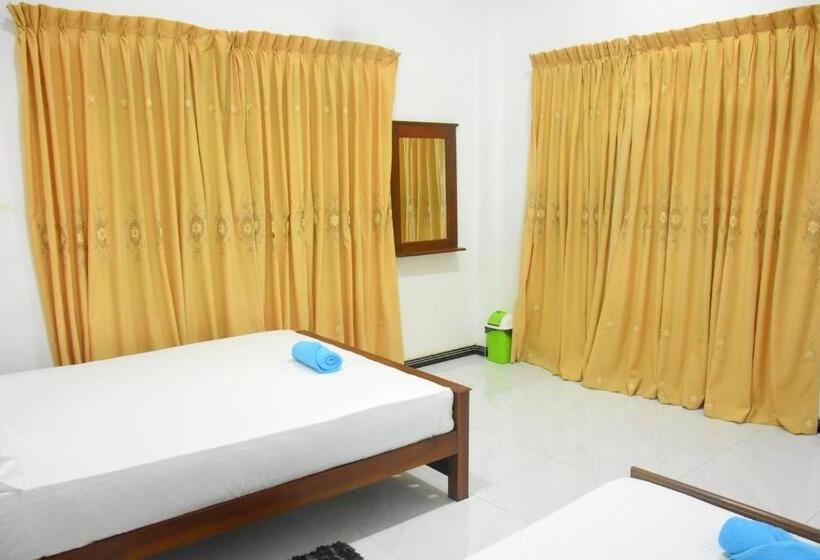 ペンション Queens Hotel Anuradhapura