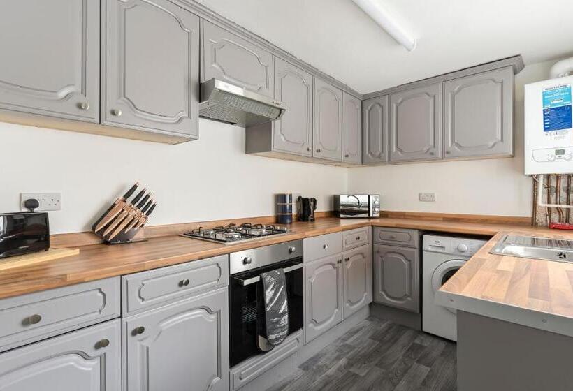 פנסיון Suite #4 Central Location Private Ensuite, Smart Tv, Fast Wifi And Free Parking By Yoko Proper