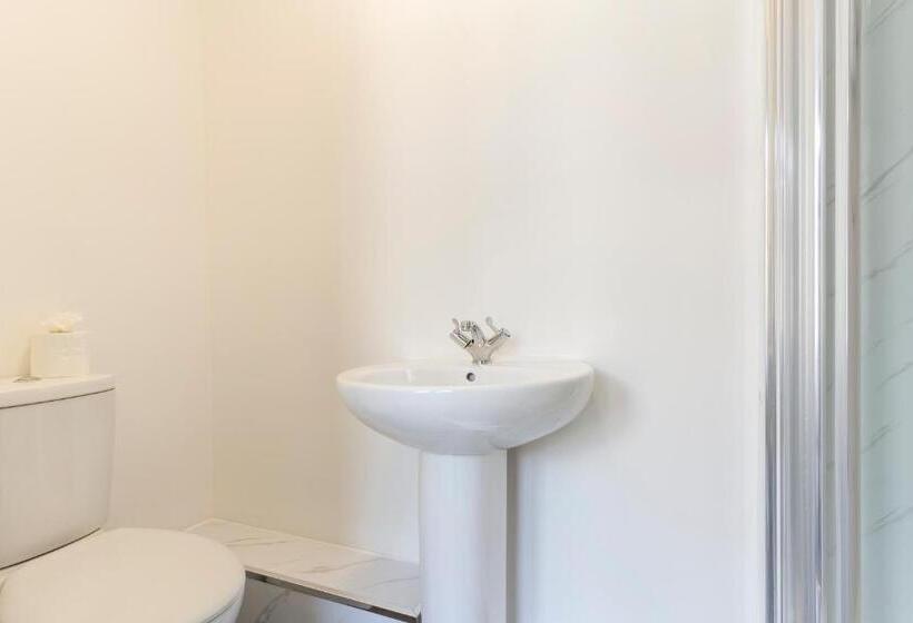 פנסיון Suite #4 Central Location Private Ensuite, Smart Tv, Fast Wifi And Free Parking By Yoko Proper