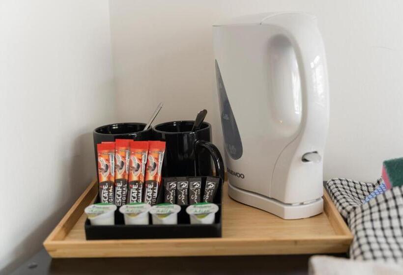 פנסיון Suite #4 Central Location Private Ensuite, Smart Tv, Fast Wifi And Free Parking By Yoko Proper