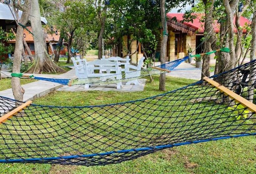 Пансион Suwa Arana Family Resort