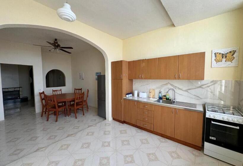 پانسیون Tigrija Apartment By The Nest