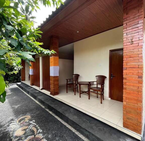 פנסיון Wisuda Guest House