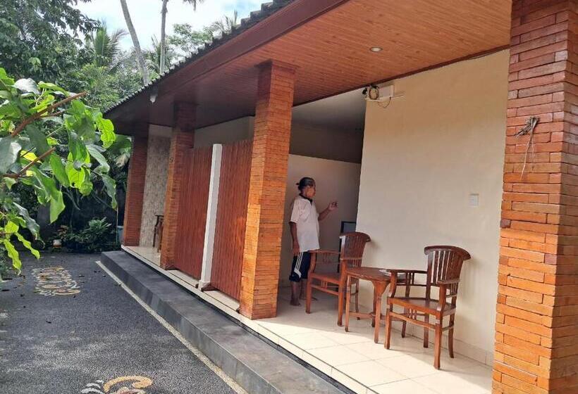 פנסיון Wisuda Guest House