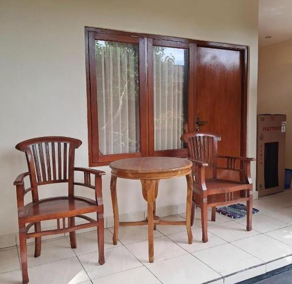 פנסיון Wisuda Guest House