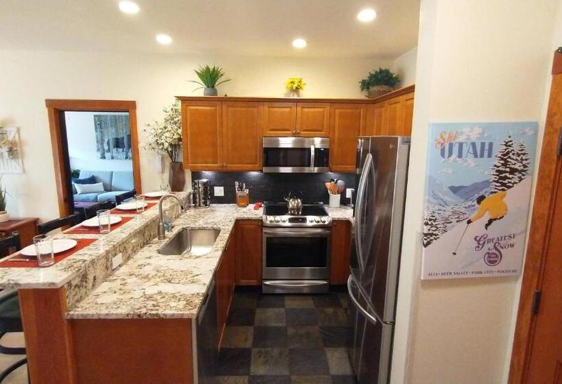 리조트 Deluxe Solitude Mountain Ski In Out 2bd 2ba Condo