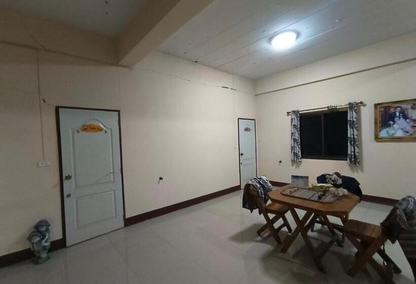 Somkiet Sompong Hostel